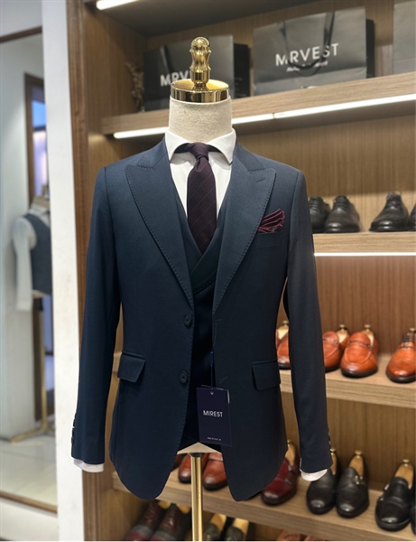 Peak lapel dark gray jacketM