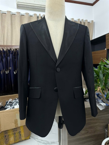 Black Tuxedo Suits L