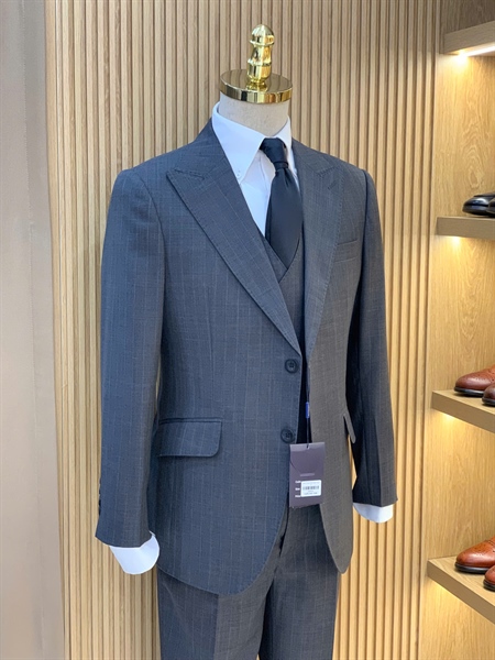 WHITE PLATED GRAY SUIT L