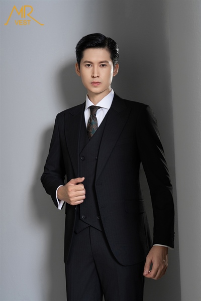 Peak lapel pinstripe black jacket S