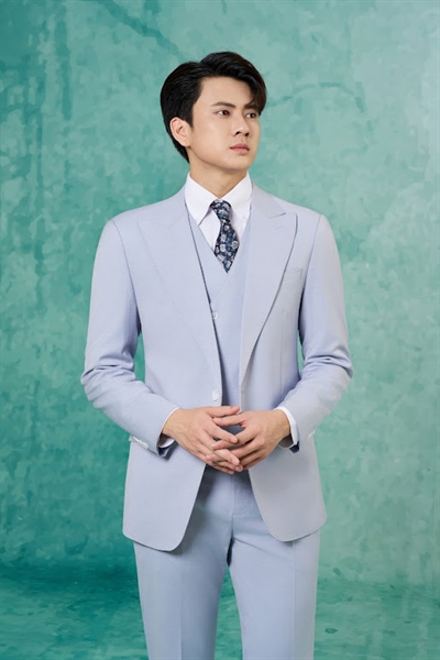 Peak lapel light blue gray jacket L
