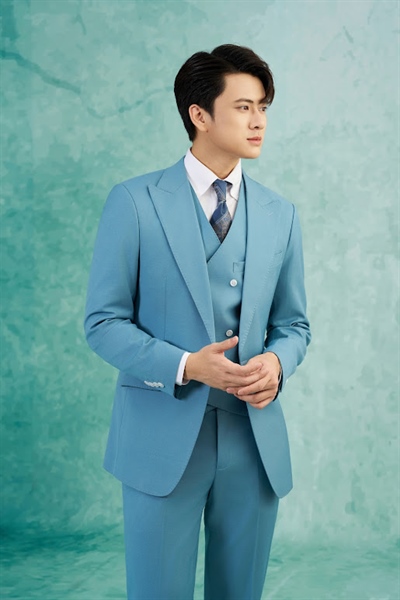 Peak lapel cerulean blue M
