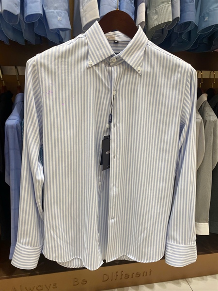 Button down striped white blue shirt M