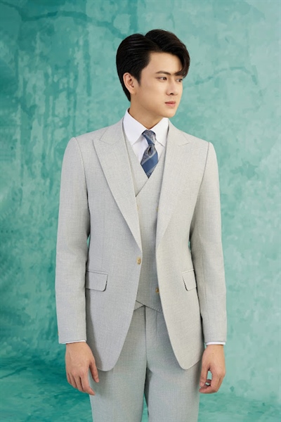 Peak lapel light gray jacket XL