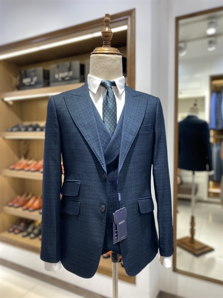 Peak lapel moss green jacket