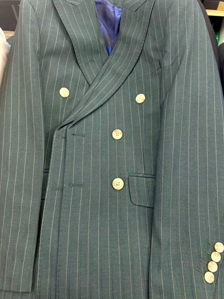 Double - breasted Green with gold highlights suits M