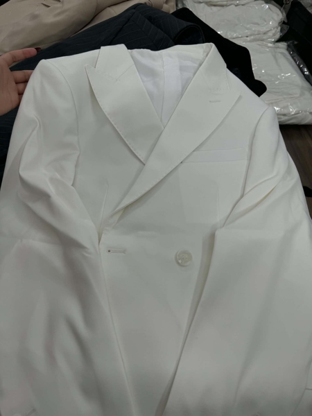White double-breasted suits S